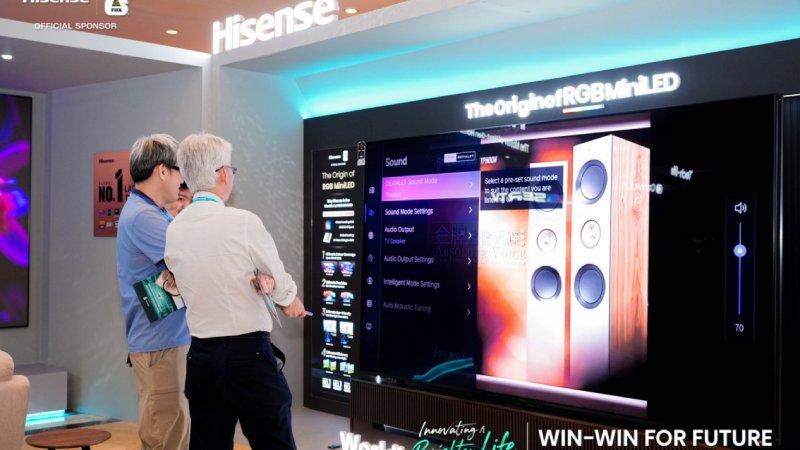 TV Hisense 116 inch UXQ trang bị công nghệ RGB MiniLED tiên tiến