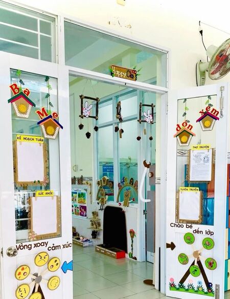 Trang trí cửa lớp mầm non 1