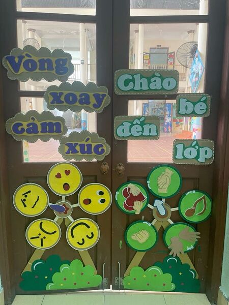 Trang trí cửa lớp mầm non 3