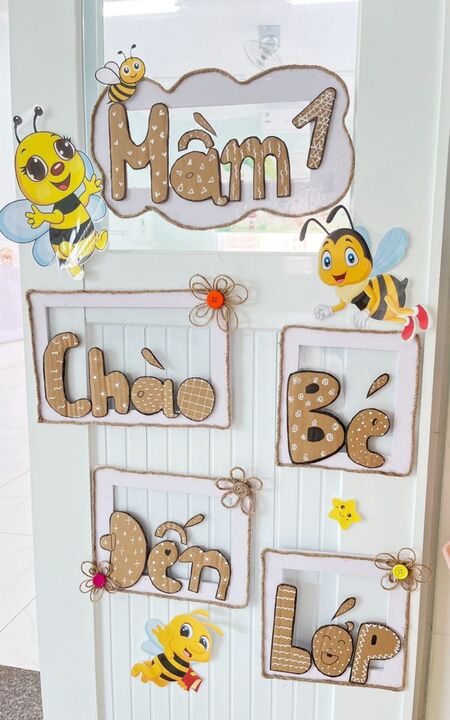 Trang trí cửa lớp mầm non 11