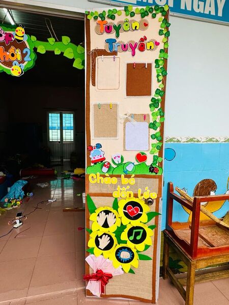 Trang trí cửa lớp mầm non 12