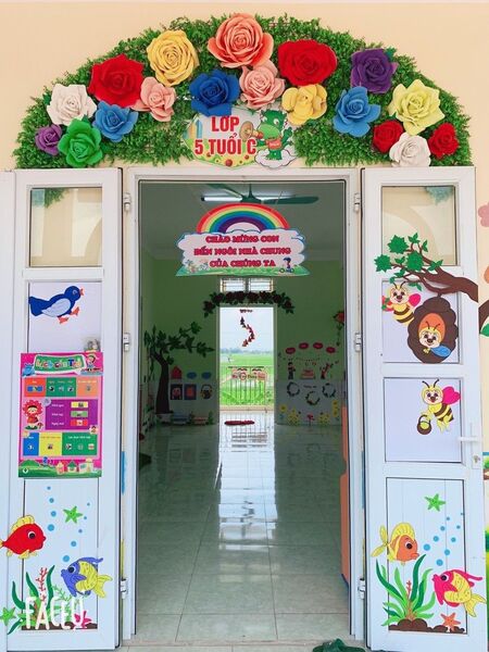 Trang trí cửa lớp mầm non 13