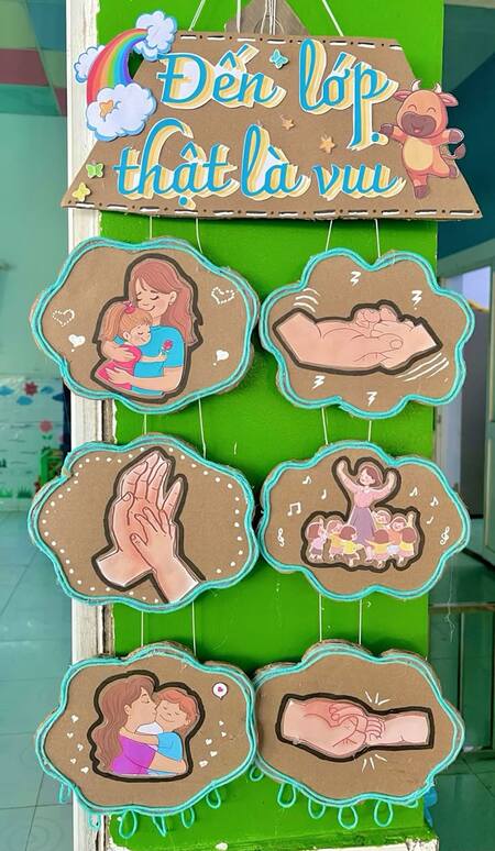 Trang trí cửa lớp mầm non 26