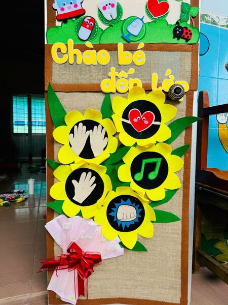 Trang trí cửa lớp mầm non 28