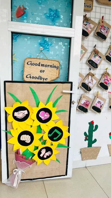 Trang trí cửa lớp mầm non 29