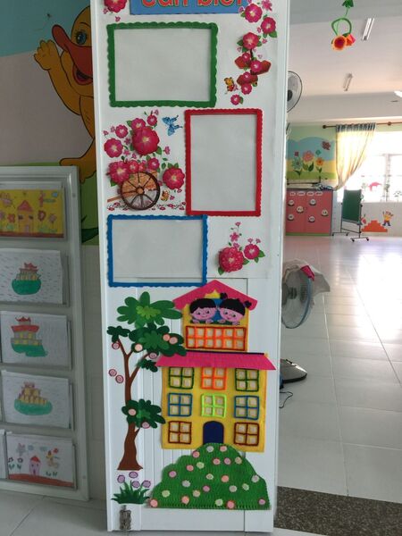 Trang trí cửa lớp mầm non 30