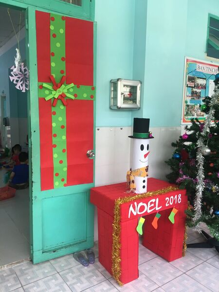Trang trí cửa lớp mầm non chủ đề Giáng sinh 5