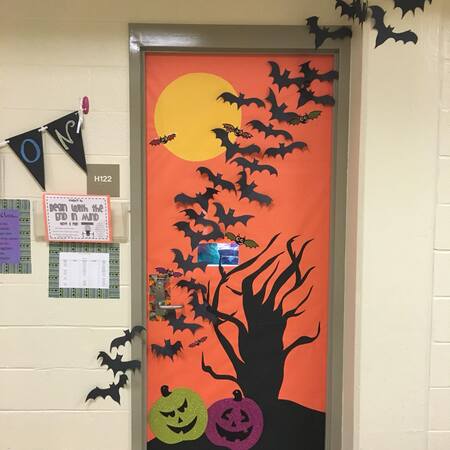 Trang trí cửa lớp mầm non chủ đề Halloween 1