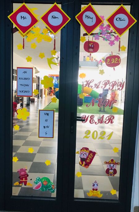 Trang trí cửa lớp mầm non chủ đề Tết 1