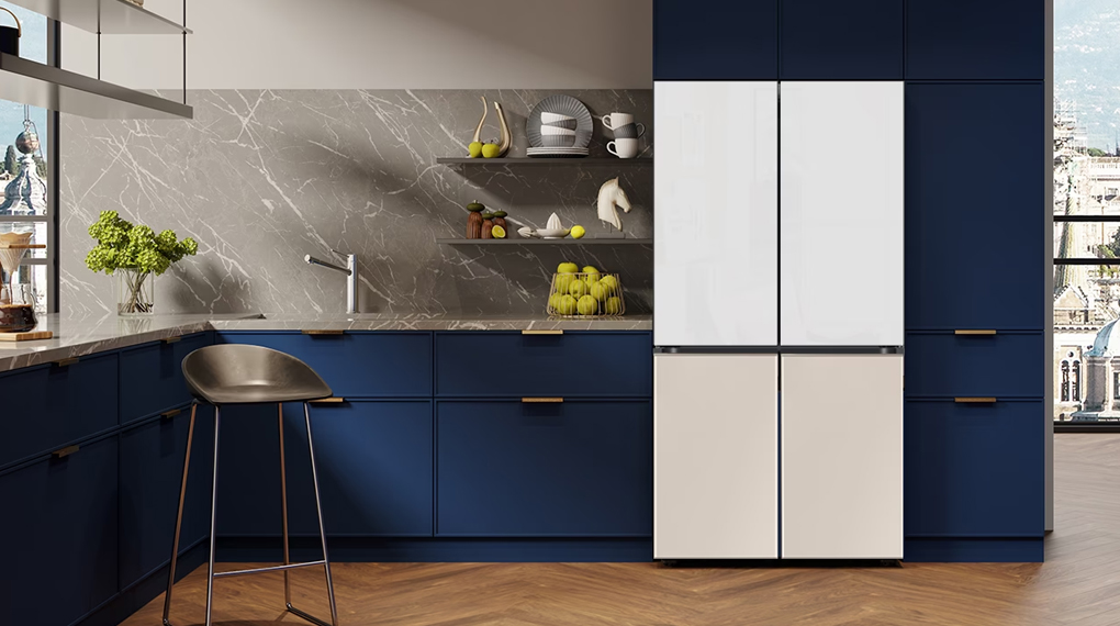 Tủ lạnh Samsung Inverter 648 lít Multi Door Bespoke Door-in-Door RF59CB66F8S/SV có thiết kế Bespoke Multi Door cao cấp tích hợp Minibar sành điệu, làm đẹp không gian