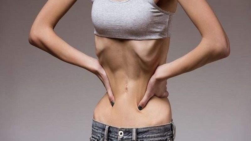 Người suy dinh dưỡng nên sử dụng lòng đỏ trứng gà ngâm mật ong