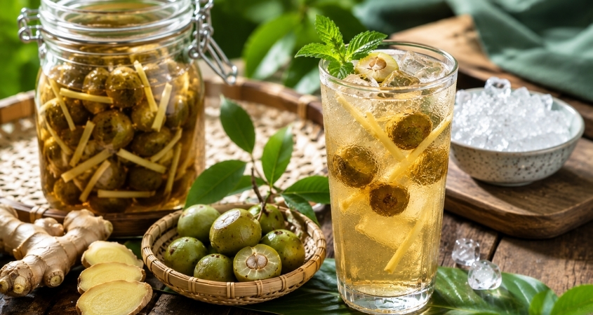 Nước sấu ngâm đường cùng vài lát gừng giúp giải rượu