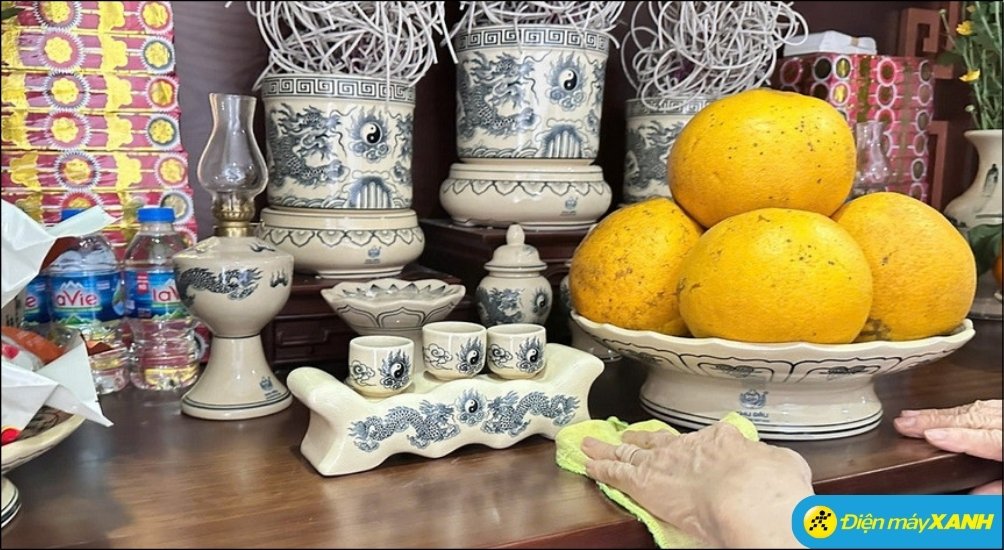 Bao sái bàn thờ nên thực hiện vào các ngày tốt trong tháng Chạp Âm lịch năm 2026