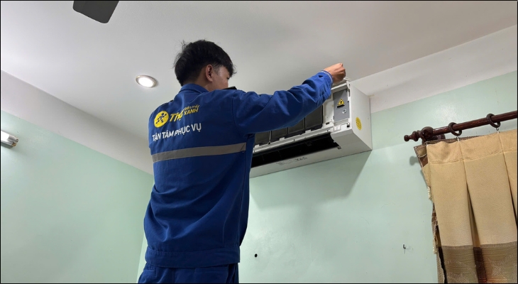 Đội ngũ kỹ thuật viên của Thợ Điện máy XANH tự tin xử lý mọi dòng máy lạnh Đội ngũ kỹ thuật viên của Thợ Điện máy XANH tự tin xử lý mọi dòng máy lạnh