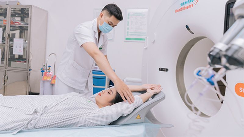 Chụp cắt lớp vi tính phổi có thể giúp bác sĩ phát hiện các tổn thương do vi khuẩn lao gây ra