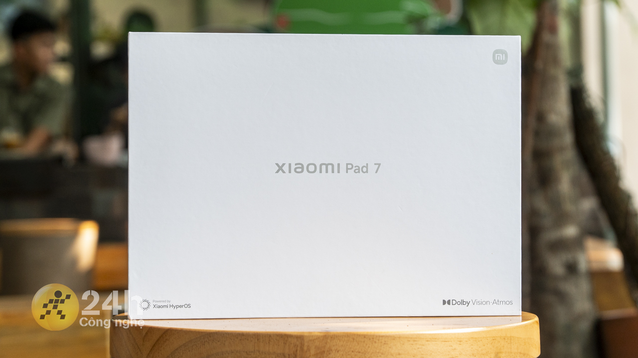 HộpHộp đựng Xiaomi Pad 7 vẫn có dạng hình chữ nhật với tone màu trắng - đen quen thuộc.