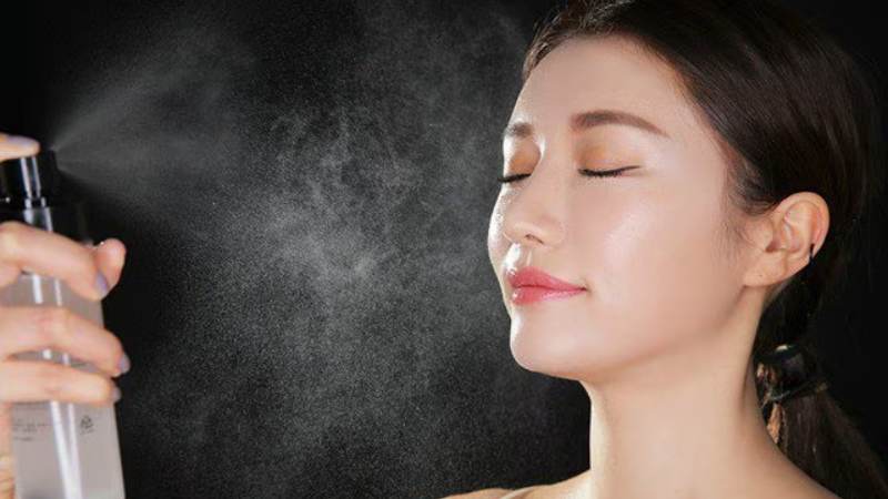 Xịt kho&aacute;ng mang lại nhiều c&ocirc;ng dụng kh&aacute;c nhau cho l&agrave;n da