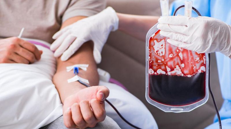 Người bệnh xuất huyết tiêu hóa nặng có thể phải truyền máu