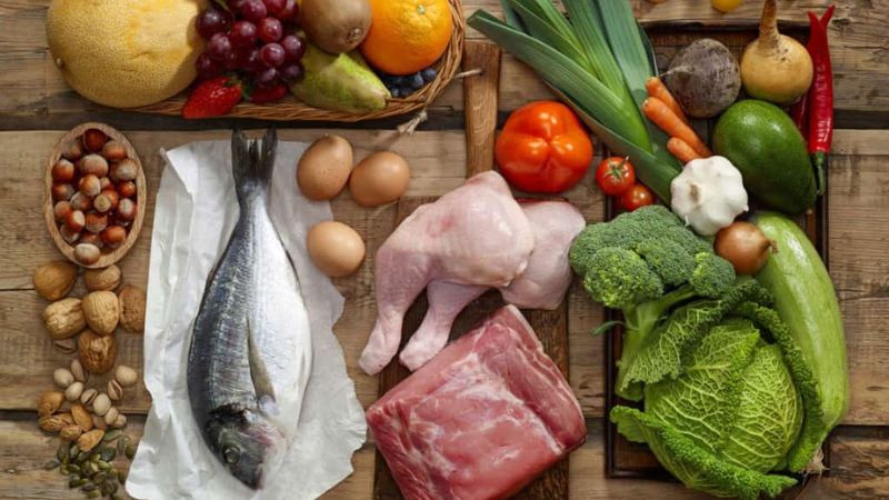 Bạn nên thực hiện chế độ ăn uống lành mạnh, đủ dinh dưỡng để phòng ngừa bệnh
