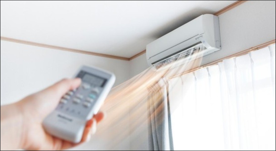 Đặt điều hòa ở vị trí cao và sử dụng chế độ quạt đảo chiều gió, giúp không khí lưu thông đều khắp phòng