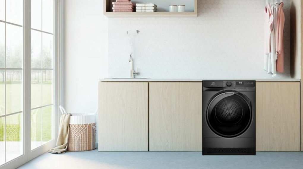 Máy sấy bơm nhiệt Electrolux UltimateCare 8 kg EDH803J5SC sẵn sàng sấy khô quần áo cho những dịp đặc biệt