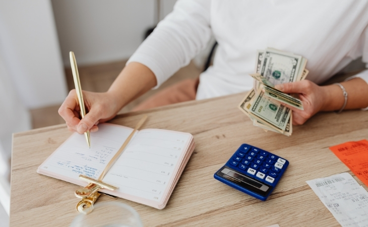 Ghi chép chi tiêu vào dịp Tết