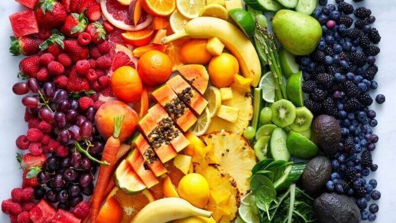 Ăn nhiều trái cây để bổ sung vitamin C giúp tăng sinh collagen