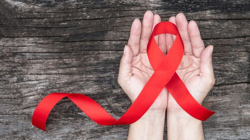 Người bị HIV nên theo dõi sức khỏe tình dục để bảo vệ bản thân và bạn đời