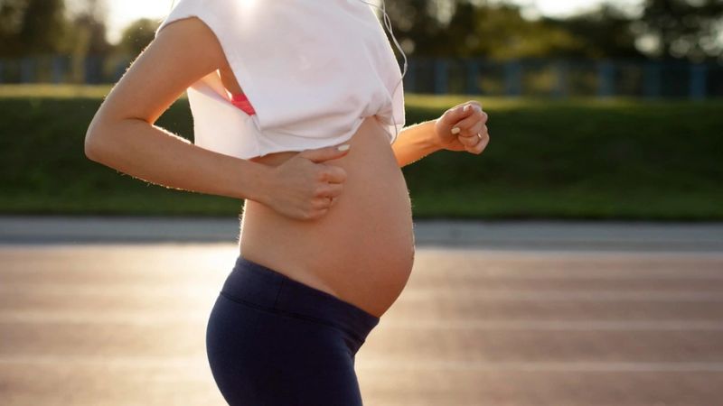 Mẹ bầu cần tránh chạy bộ với cường độ cao