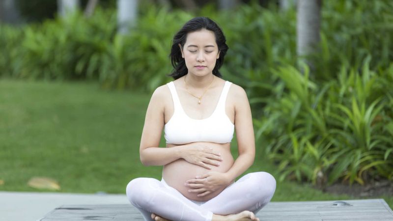 Thực hành thiền, hít thở sâu giúp tăng sự thoải mái cho mẹ bầu