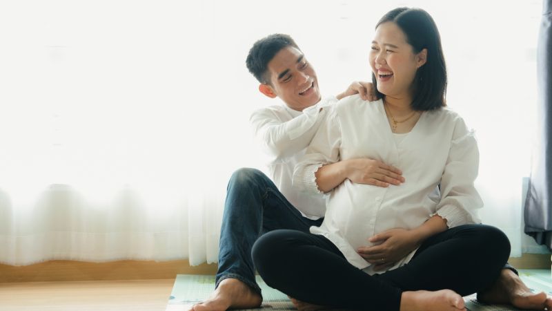 Mẹ bầu nên thường xuyên tâm sự với chồng hay người thân