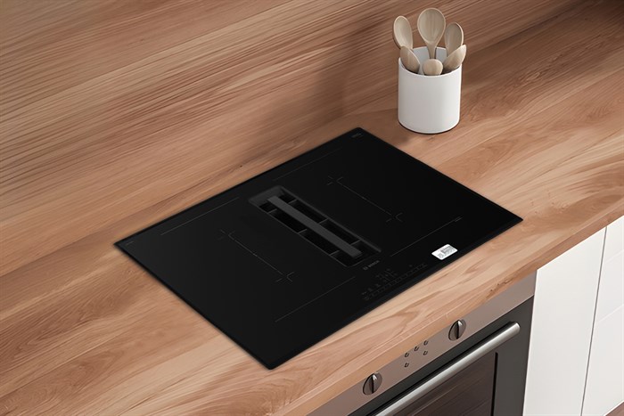 Bếp từ 4 vùng nấu lắp âm tích hợp hút mùi Bosch PVQ731F15E tích hợp khả năng liên kết vùng nấu để tạo thành vùng nấu lớn giúp sử dụng các dạng nồi, chảo hình bầu dục, chữ nhật dài