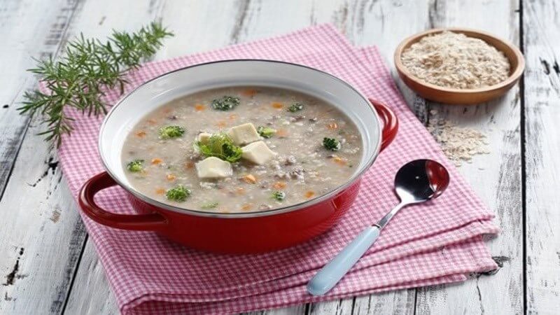 Cho trẻ ăn cháo để tiêu hóa