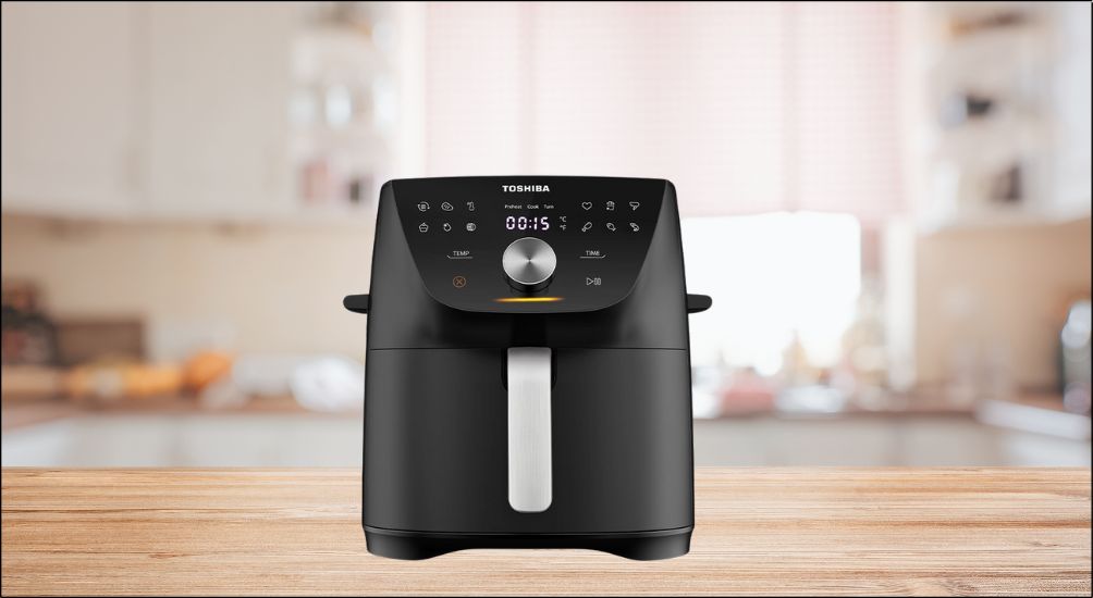 Nồi chiên không dầu Toshiba AF-74CS1SRVN(H) với dung tích 7.4 lít, cho phép bạn dễ dàng chế biến cả con gà khoảng 2.2 kg