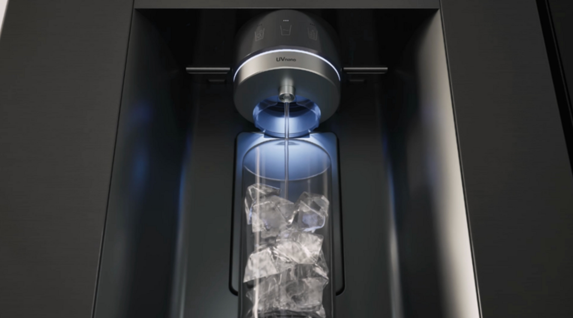 UVnano™ khử khuẩn đến 99,99% trong vòi nước, giữ nước và đá viên luôn tinh khiết, an toàn