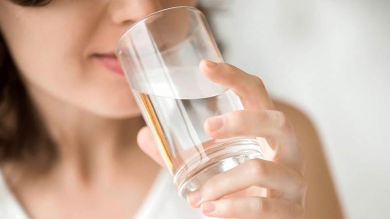 Hãy tránh đợi đến khi khát mới uống nước
