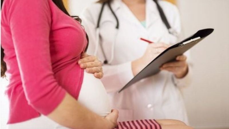 Khám sức khỏe tiền thai sản để được tư vấn tiêm những loại vaccin cần thiết, tạo miễn dịch tốt cho mẹ và bé