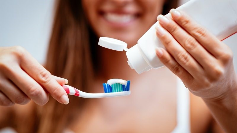 Chăm sóc răng miệng đúng cách để giảm nguy cơ mắc bệnh viêm nướu trong thai kỳ