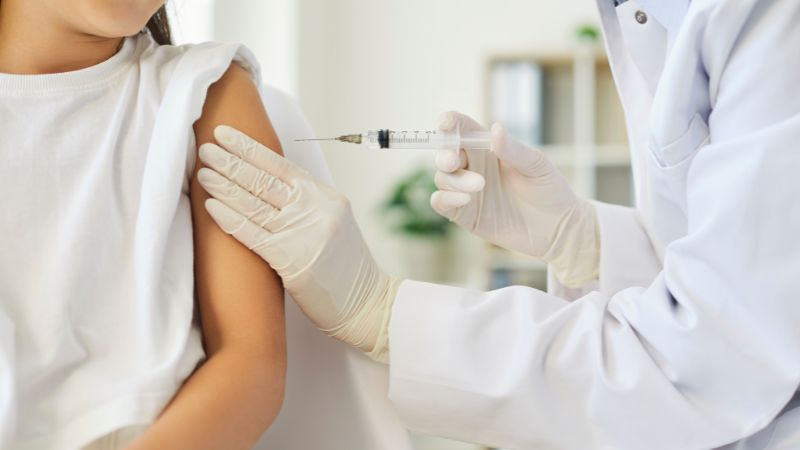 Tiêm ngừa đầy đủ để chống các bệnh truyền nhiễm thường gặp mùa nóng Tiêm ngừa đầy đủ để chống các bệnh truyền nhiễm thường gặp mùa nóng