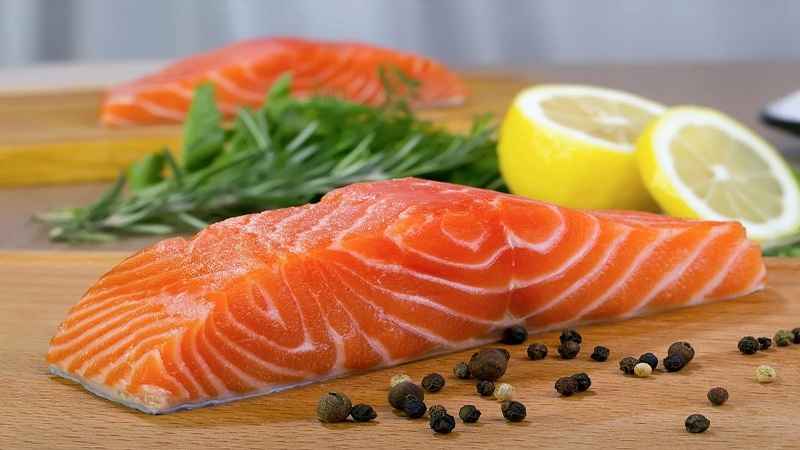 Cá hồi chứa axit béo có nhiều lợi ích cho cơ thể