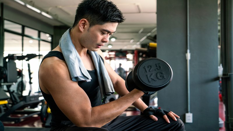 Vận động quá sức có thể làm tăng nguy cơ chảy máu sau mổ cận