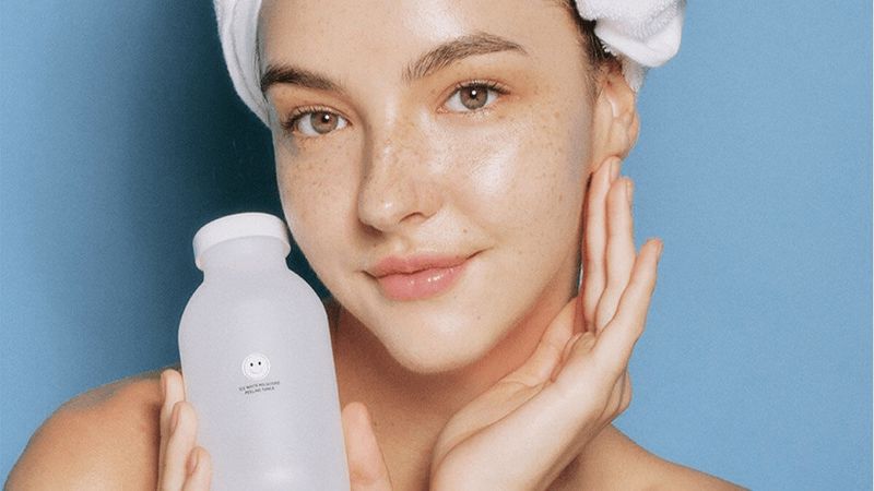 Toner nghệ tây giúp dưỡng ẩm