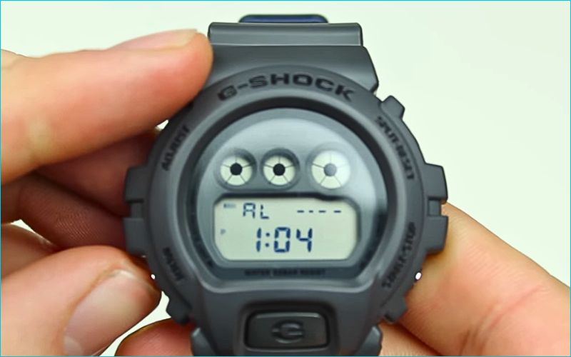 Cài báo thức dễ dàng trên G-Shock: vào chế độ ALM, giữ (A), chỉnh giờ phút, lưu và bật báo