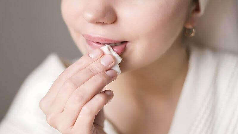 Chọn tẩy trang thích hợp cho môi Chọn tẩy trang thích hợp cho môi