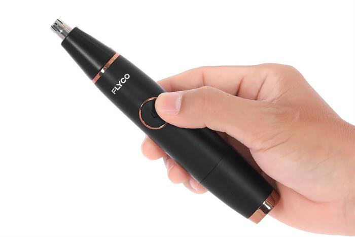 Máy tỉa lông mũi Flyco FS5600VN có một nút gạt điều khiển vô cùng dễ dàng
