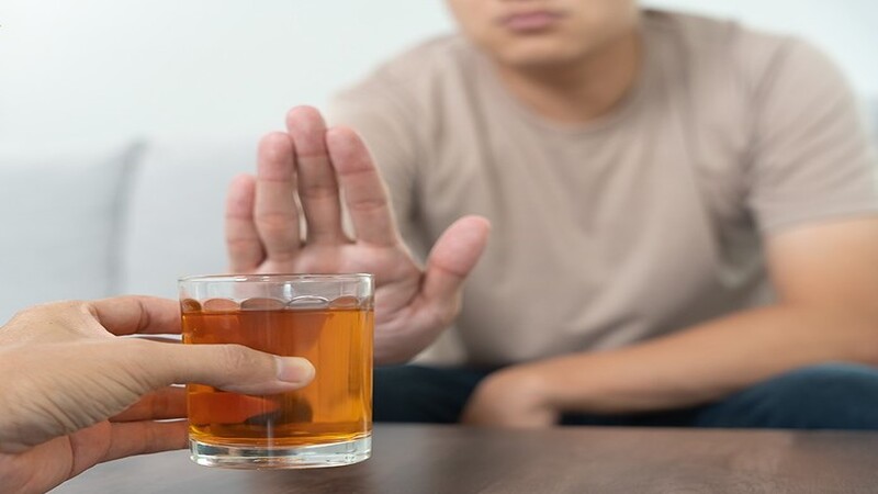 Bệnh nhân xơ gan tránh rượu bia để không dẫn đến biến chứng nặng hơn Bệnh nhân xơ gan tránh rượu bia để không dẫn đến biến chứng nặng hơn