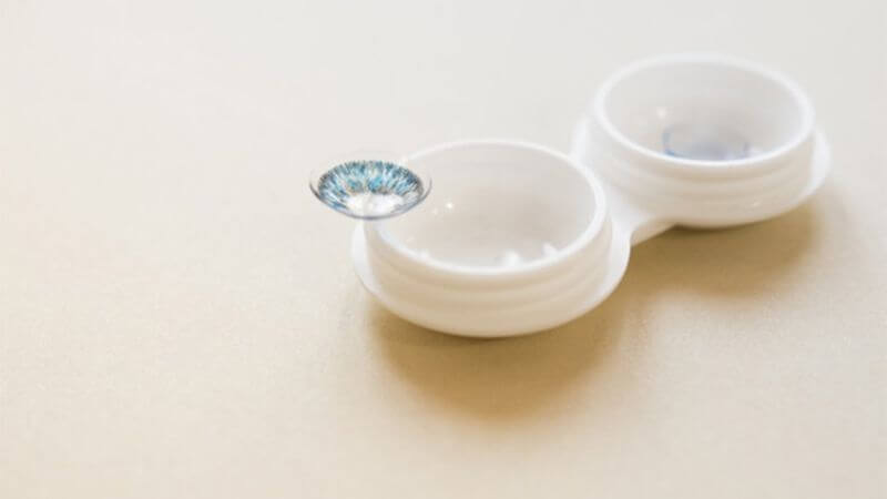 Chú ý tới hạn sử dụng của kính áp tròng