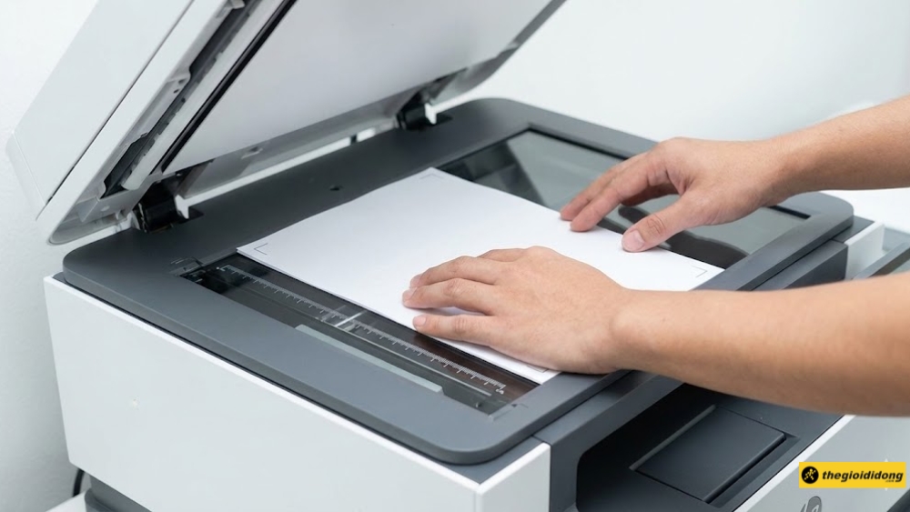 Đặt t&agrave;i liệu cần scan l&ecirc;n mặt k&iacute;nh của m&aacute;y in