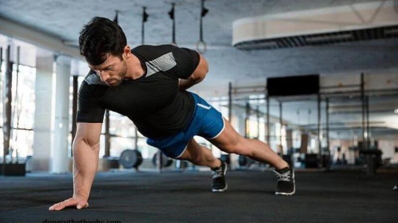Tư thế chống đẩy một tay