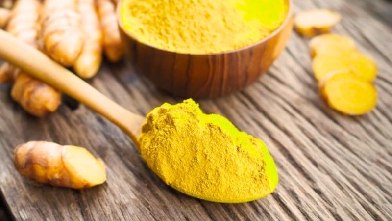 Bạn nên chú ý sử dụng tinh bột nghệ với liều lượng phù hợp